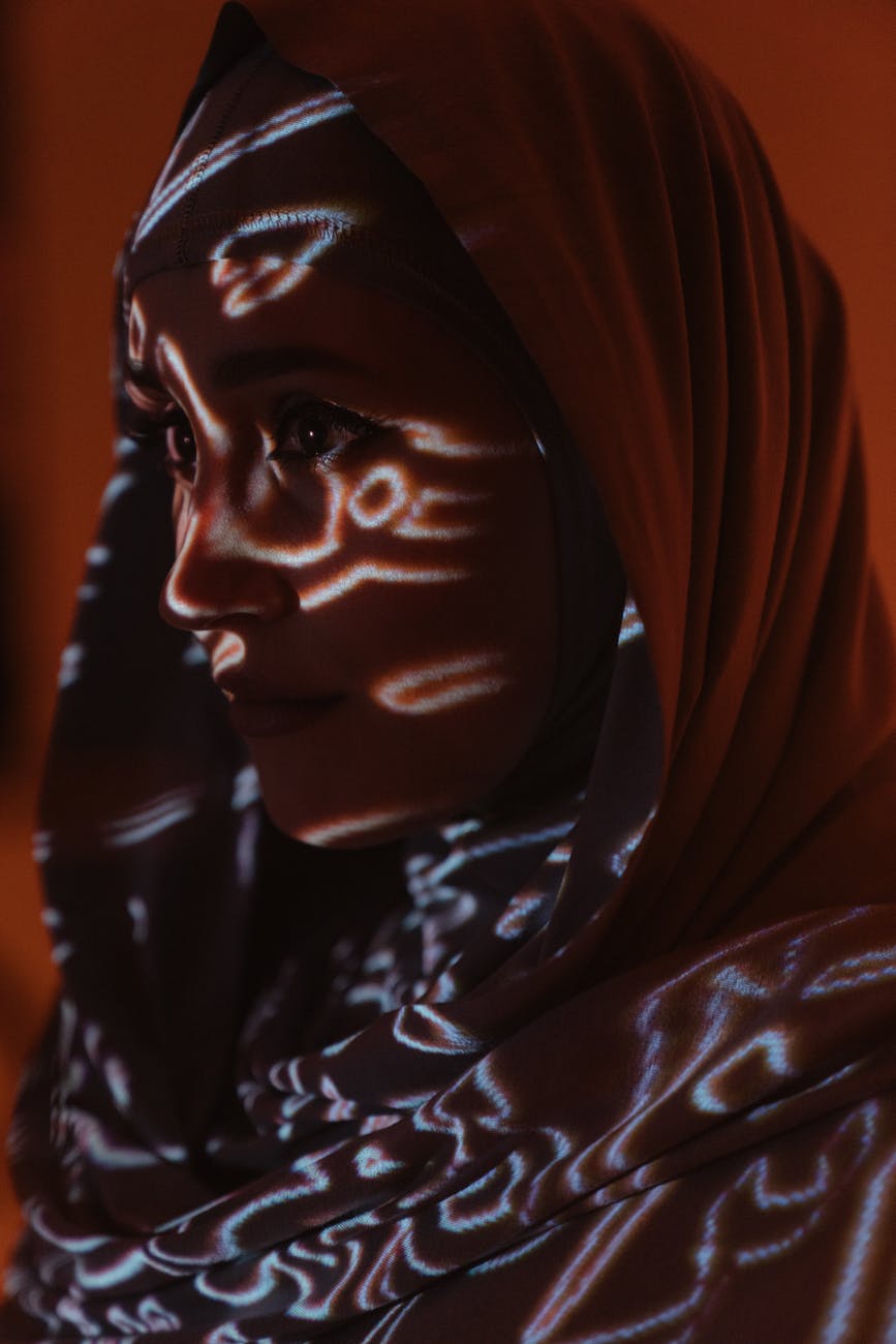 "Mouriscos do Reino de Granada, passeando pelo campo com mulher e criança". Desenho de Christoph Weiditz (1529)